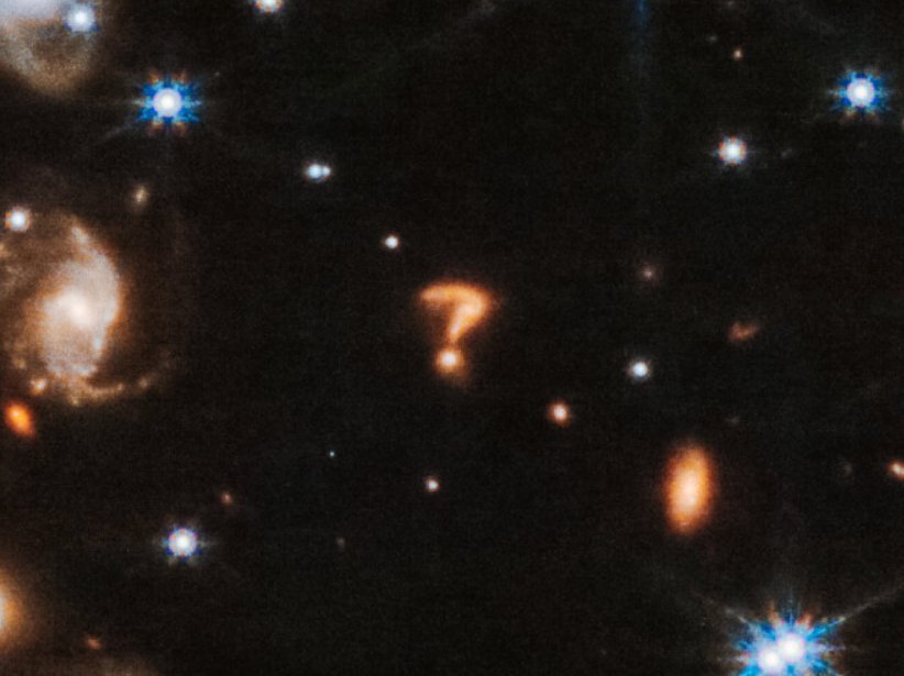 NASA拍到發光問號狀物體 專家：可能是星系碰撞