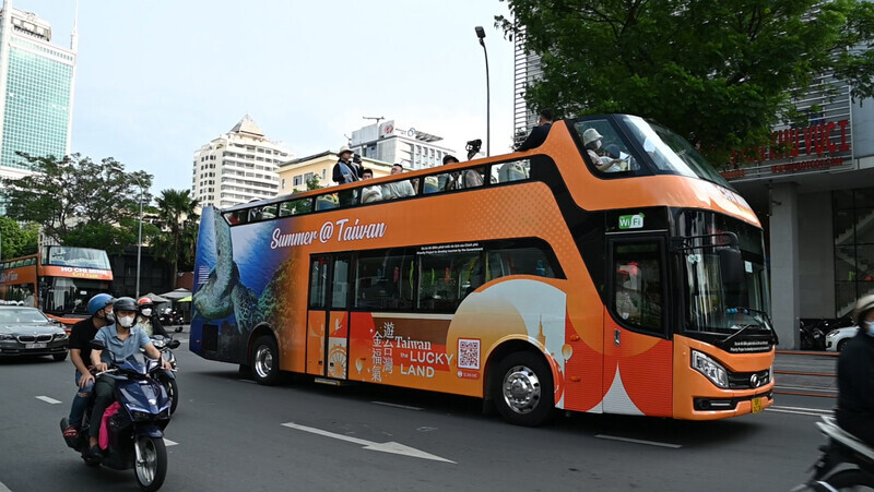 台灣雙層巴士胡志明市開跑 四季景色招攬觀光客