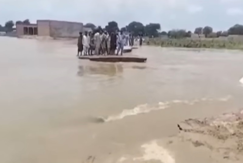 巴基斯坦洪災 約10萬人撤離家園