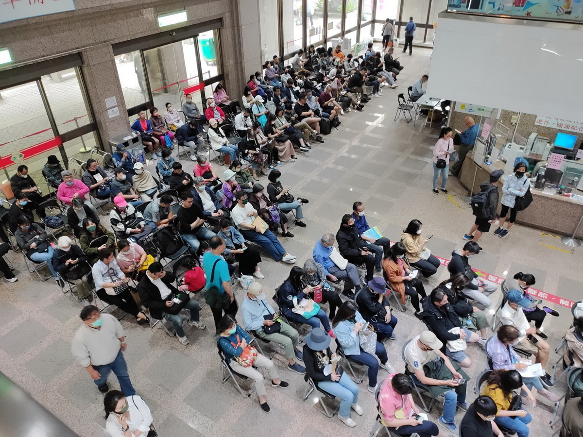 申辦護照取號填表 28日起移回中央聯合辦公大樓北棟