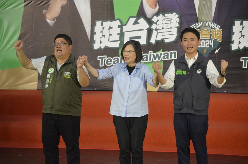 總統：台灣需有經驗團隊延續執政 支持蔡英文政績便投賴清德