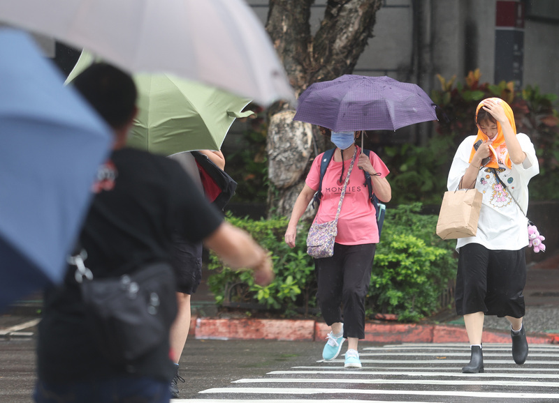 迎風面水氣多有陣雨 中南部及山區留意午後雷雨