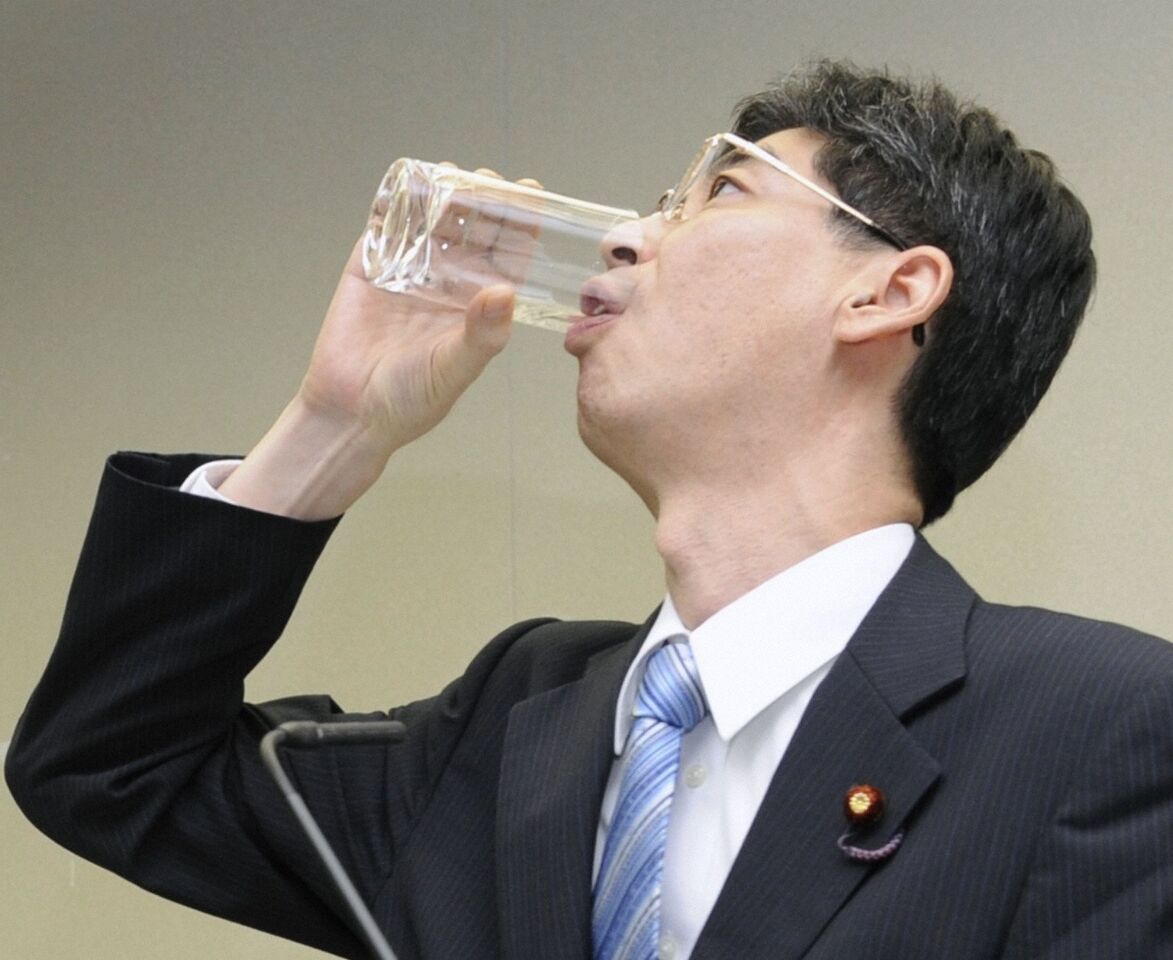 喝下核處理水的日本前官員 發聲闢謠死訊