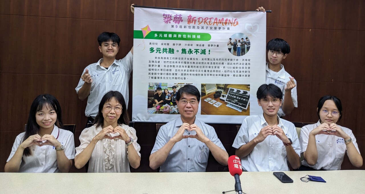 我們不是詐騙集團！5學生無償為新住民家庭拍全家福 見證台灣社會多元共融