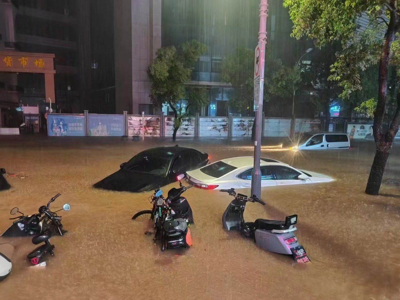 暴雨襲深圳 6項紀錄打破1952年以來極值