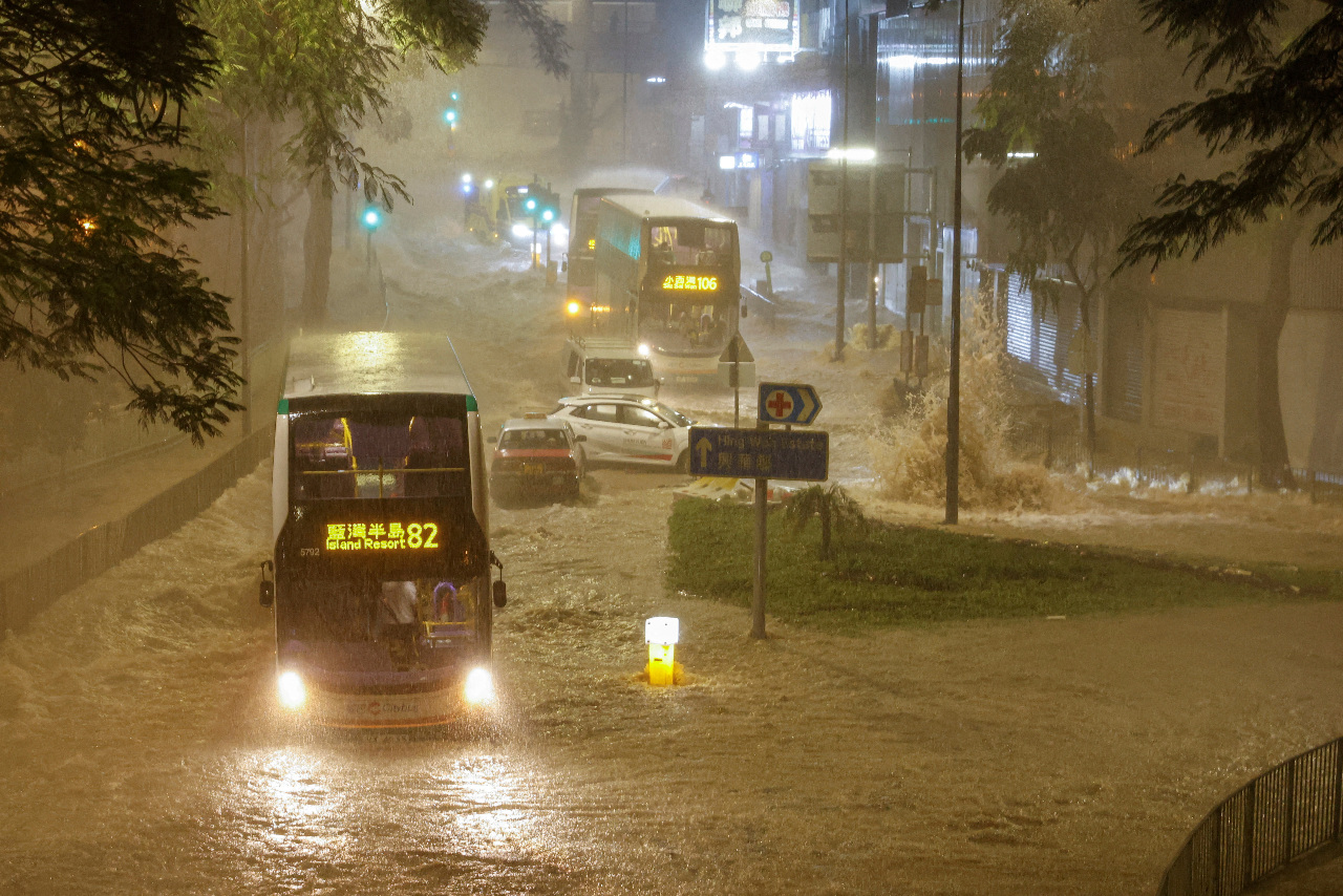 香港暴雨前所未有 全城近癱瘓