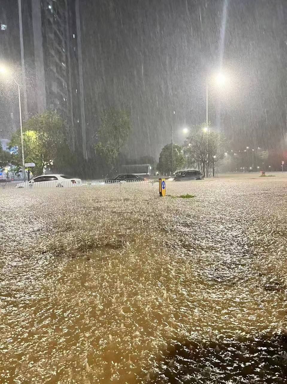 香港遇140年來最大暴雨 全城幾近癱瘓