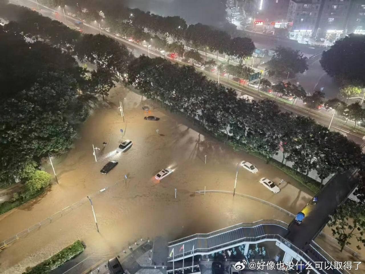 香港世紀暴雨 大致恢復正常但維持極端天氣警告