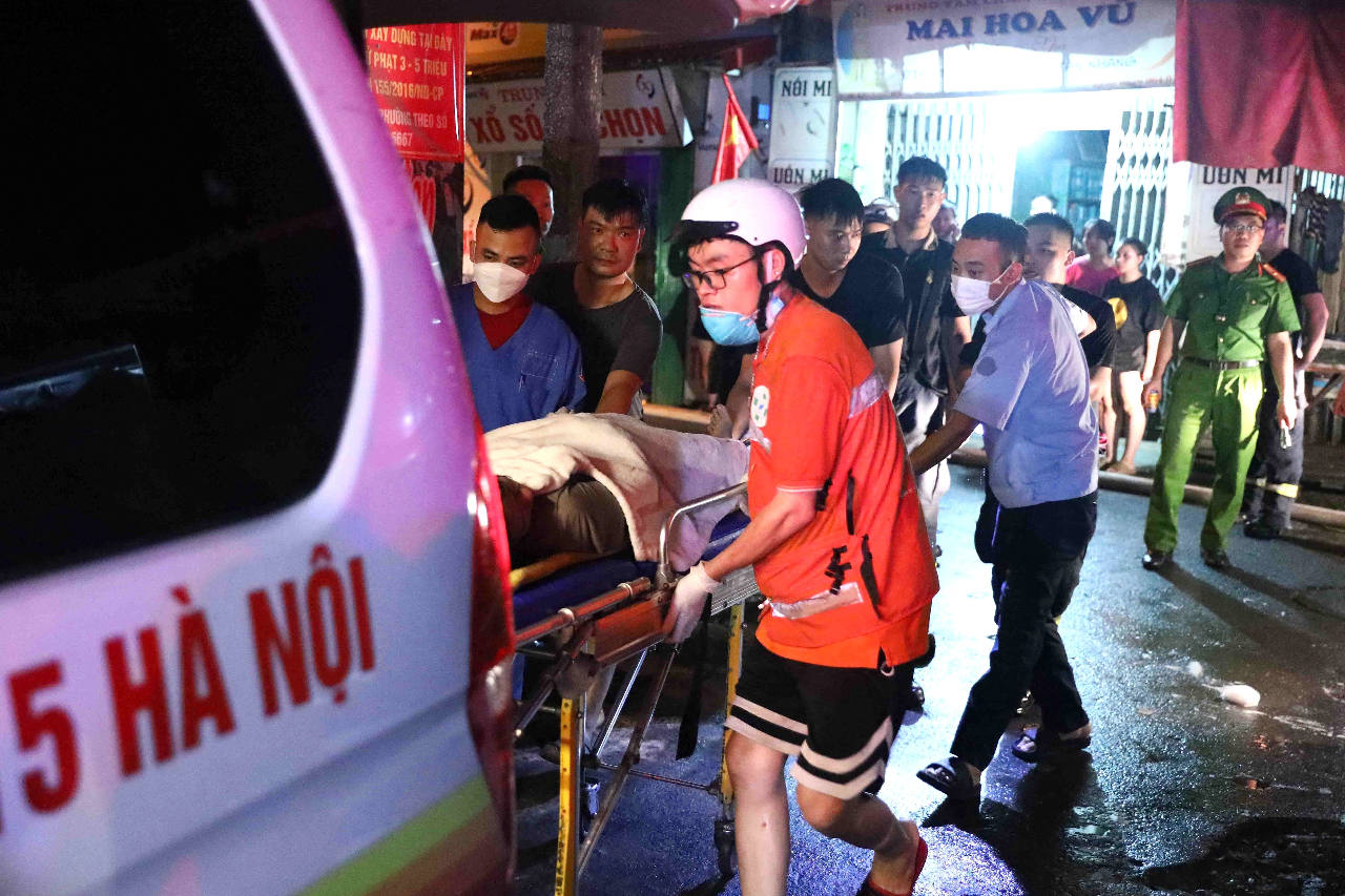越南公寓惡火56死 警逮人要查是否違反消防法