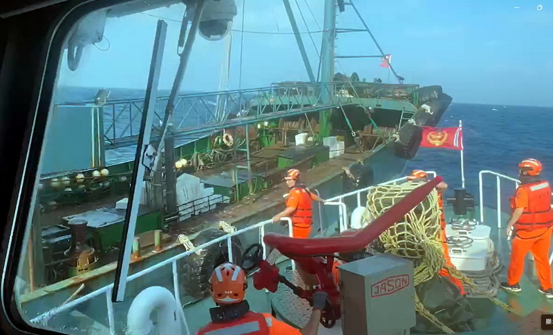 新竹海巡取締越界中國漁船遭碰撞 扣船逮17人