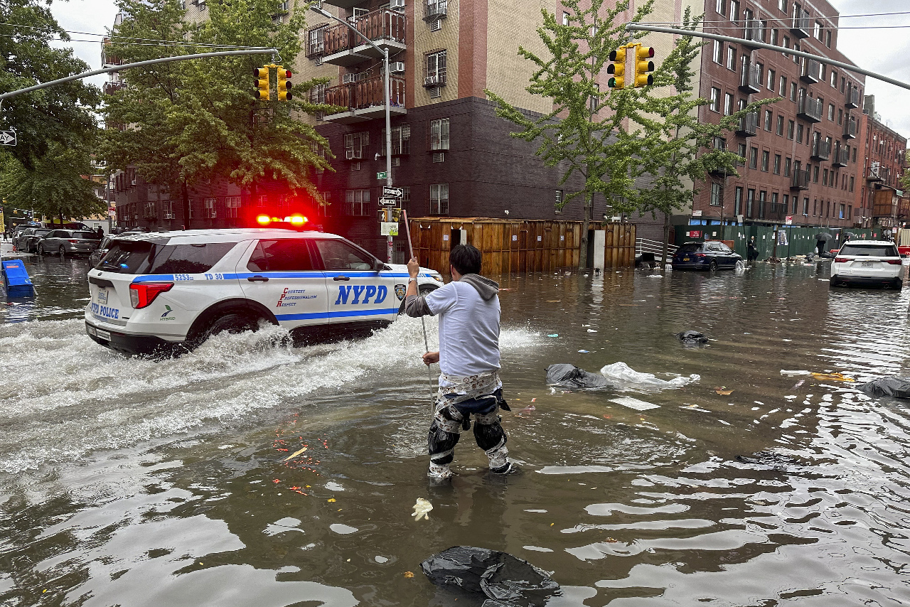 紐約客慘遭豪雨灌爆 氣候變遷給世人的一課