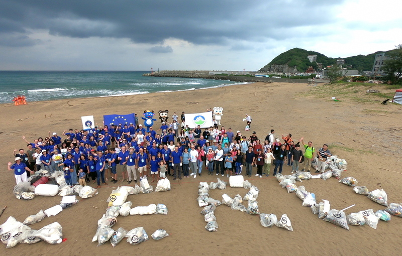 環境部攜手歐洲經貿辦事處新北淨灘  向海致敬