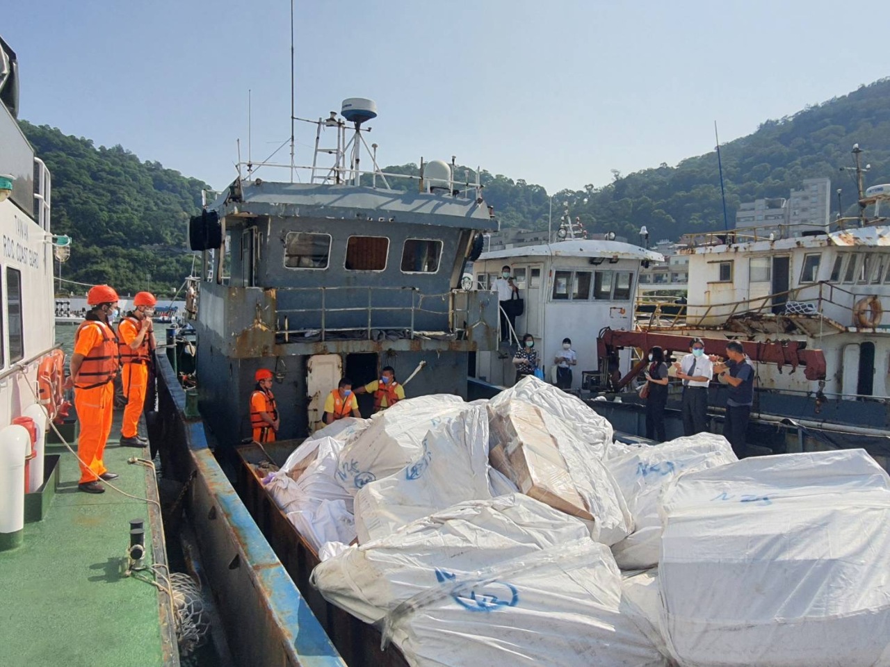 海巡署馬祖查獲中國鐵殼船走私非法畜產品
