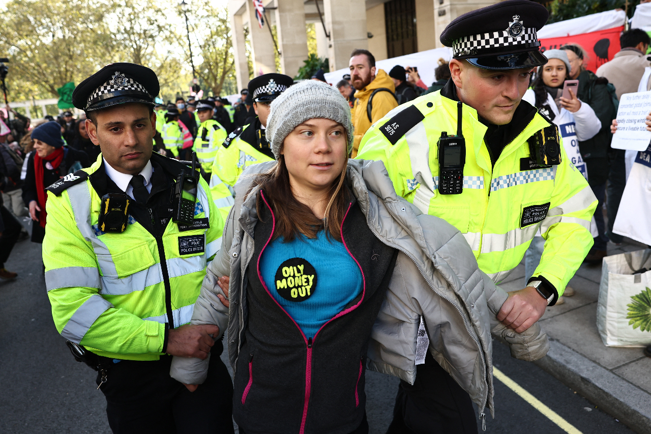 倫敦能源產業會場外抗議被捕 瑞典環保少女遭起訴