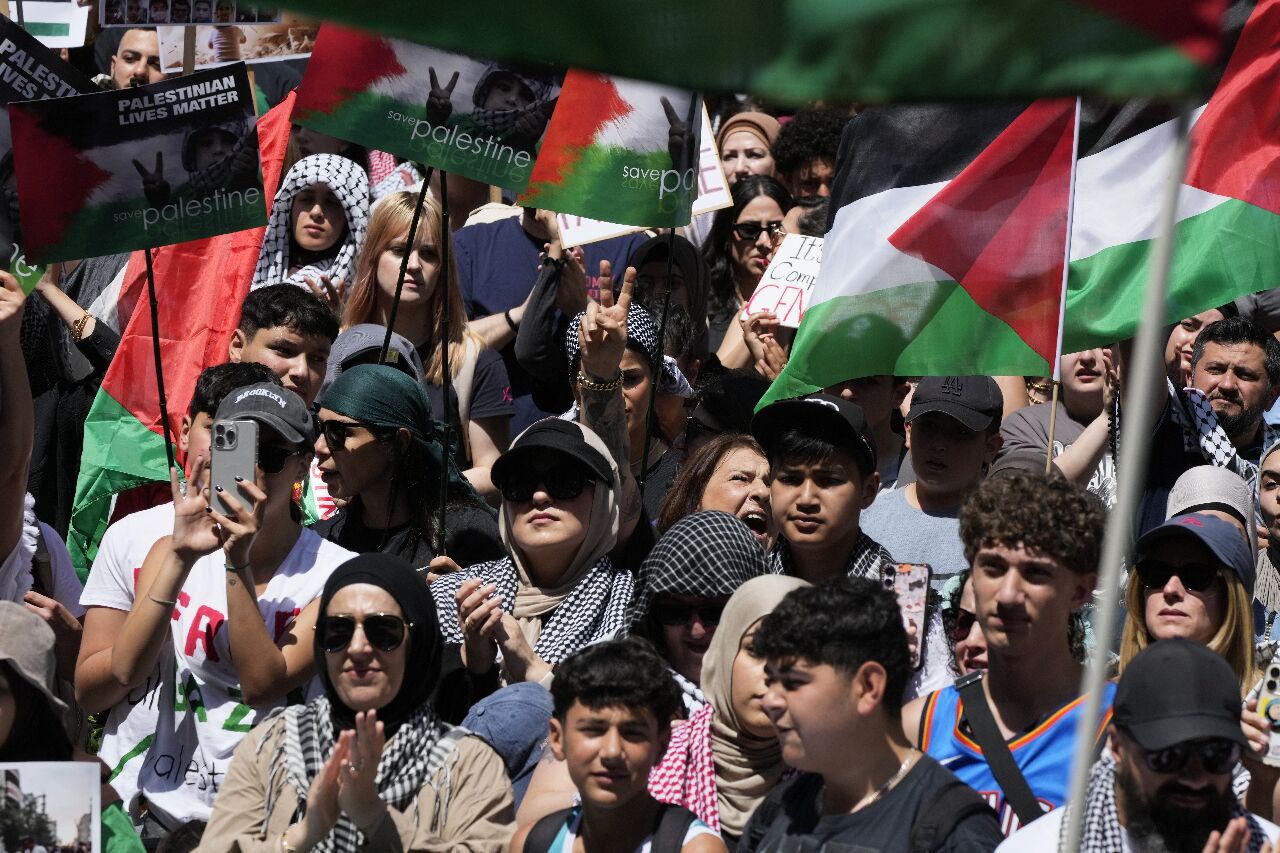 加薩持續遇襲 澳洲數千人參加挺巴勒斯坦遊行
