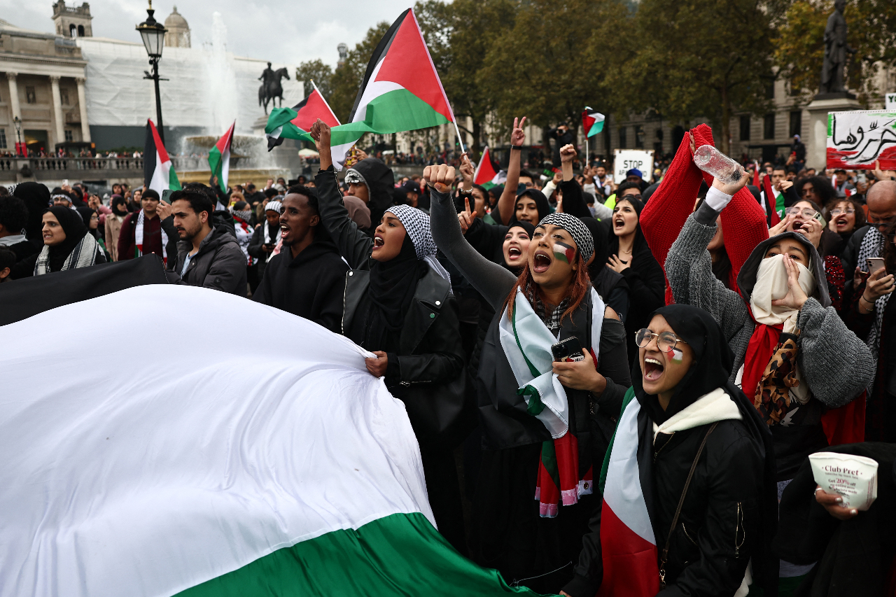 倫敦支持巴勒斯坦大遊行 約10萬人參與