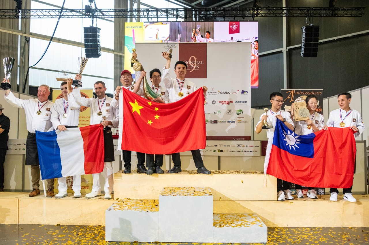 怕爆？世界麵包大賽台灣獲季軍 兩岸國旗罕見同框卻見中選手閃超遠