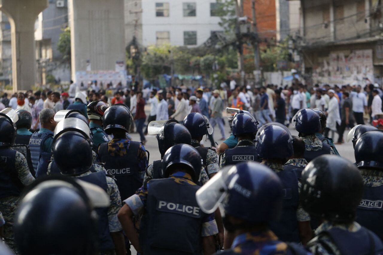 孟加拉爆10萬人反政府抗爭 要求總理下台