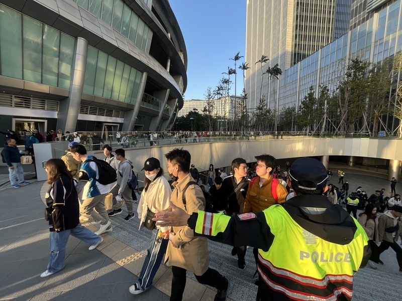 台北大巨蛋測試賽結束 散場交通人潮未現壅塞