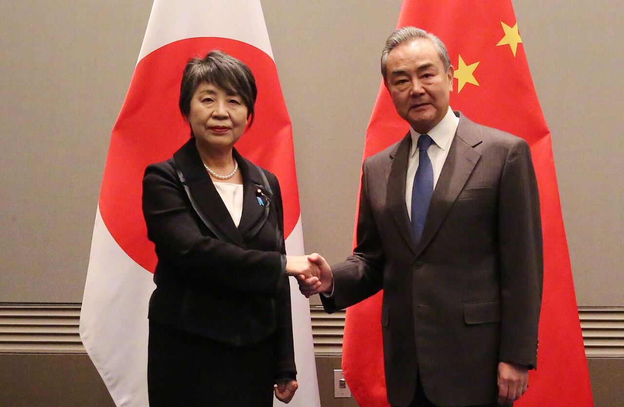 日本外務大臣會王毅 重申台海和平重要性