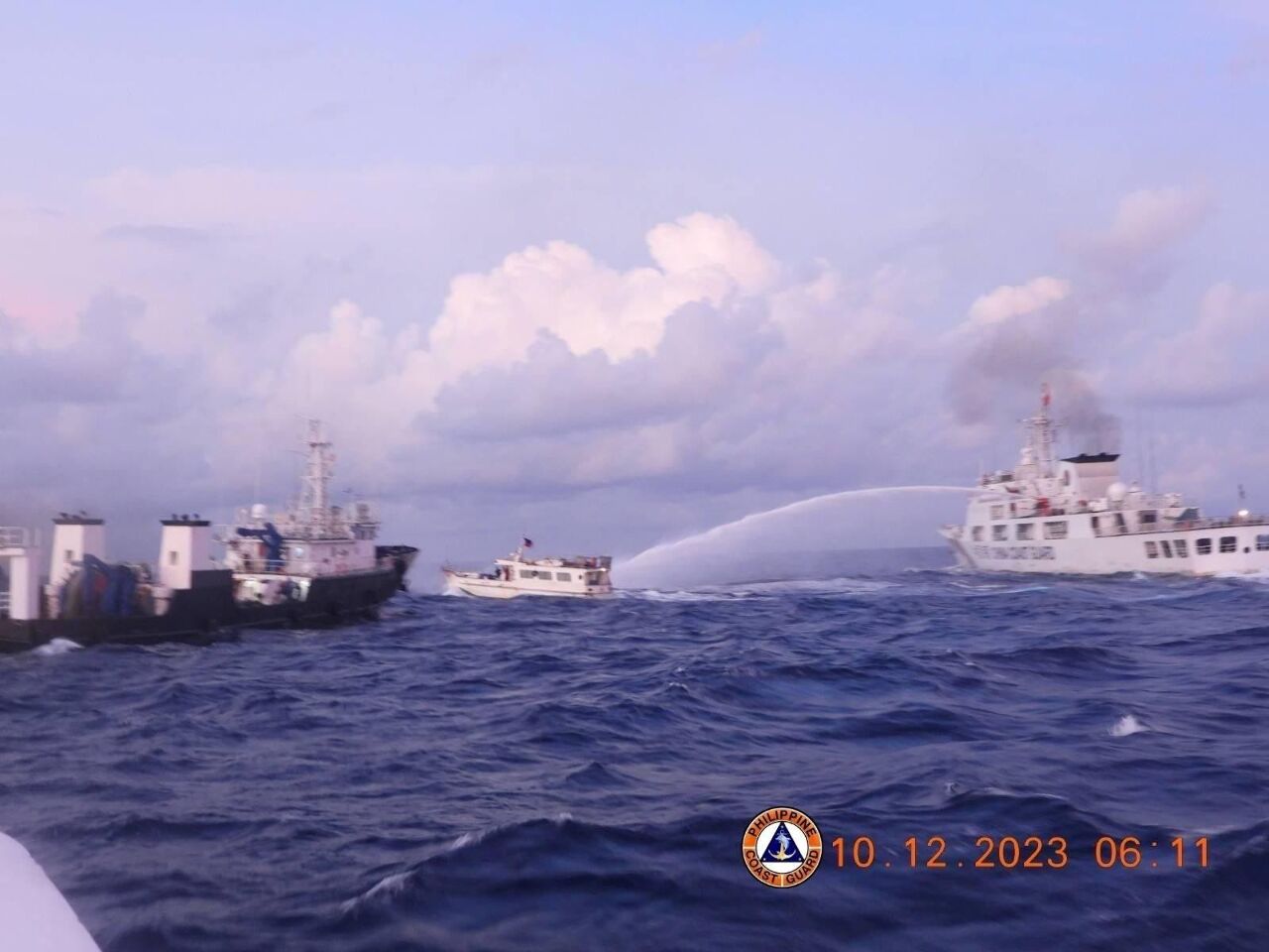 菲中船隻南海再爆衝突 菲律賓總統：沒被嚇倒