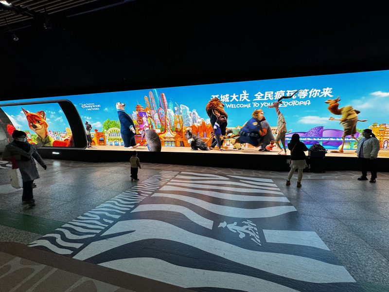 上海迪士尼動物方城市園區開幕 劇中角色現身地鐵