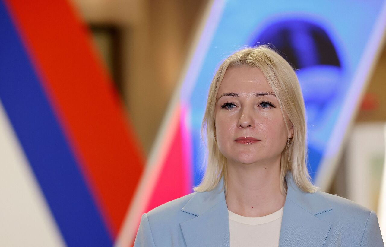 俄反戰女記者角逐明年總統大選 坦言對參選感到害怕
