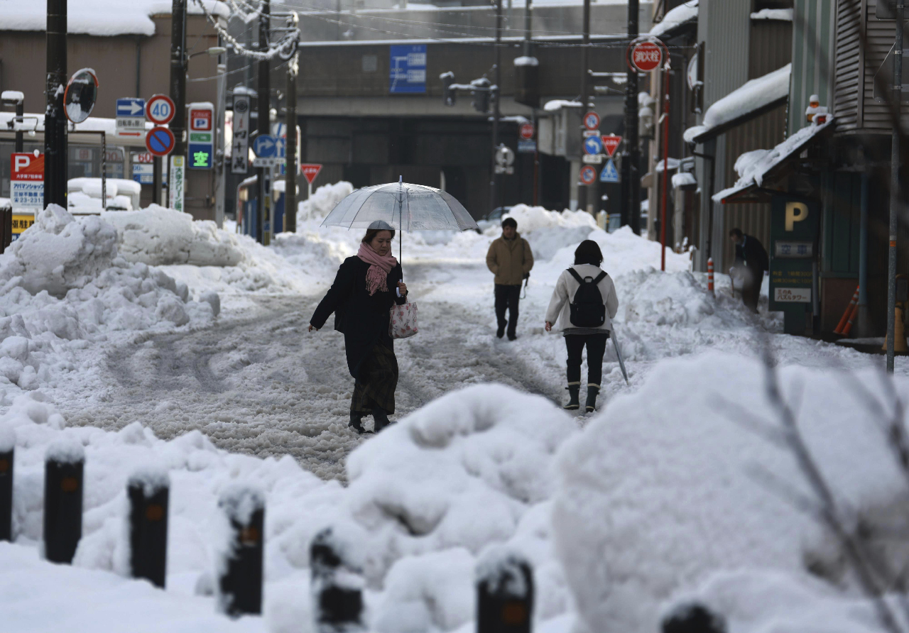 日本入冬最強寒流 出現停電及交通中斷等災情
