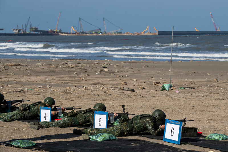 驗證紅色沙灘防務 國軍今首度於觀音海水浴場野戰射擊