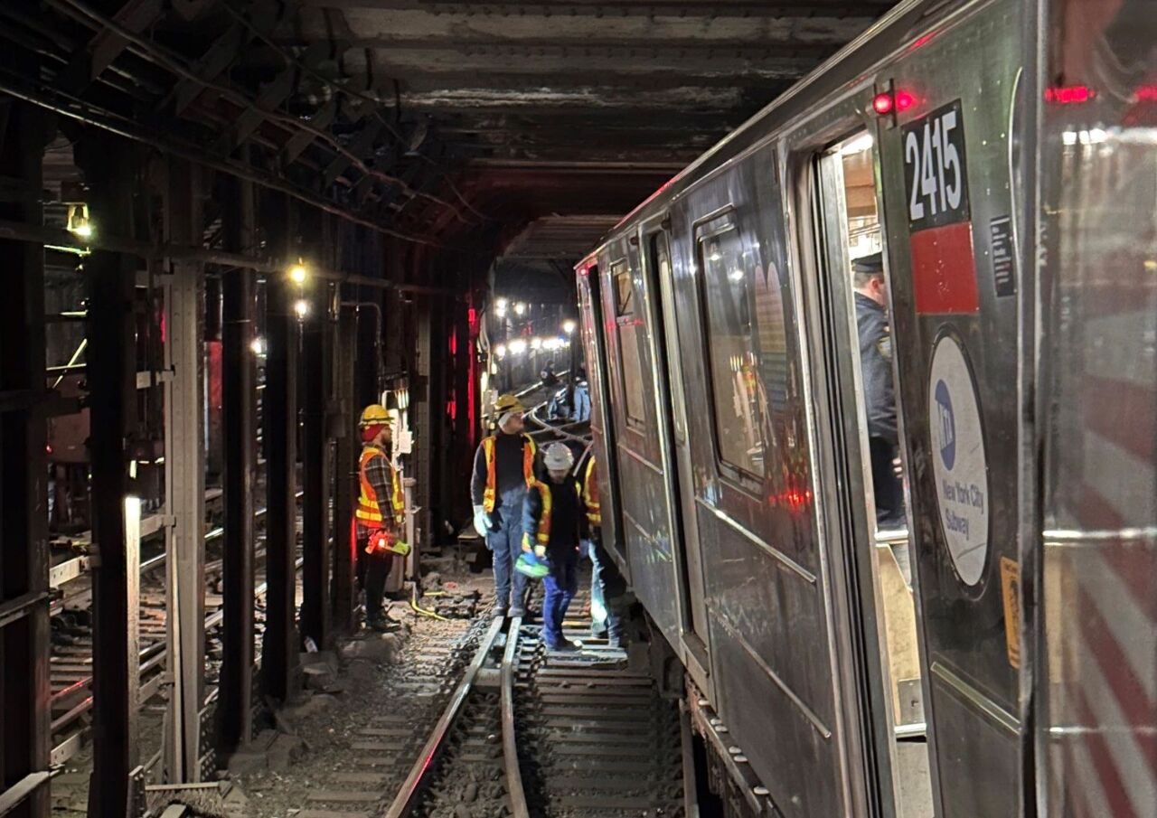 紐約地鐵列車擦撞出軌 24人受傷3線服務中斷