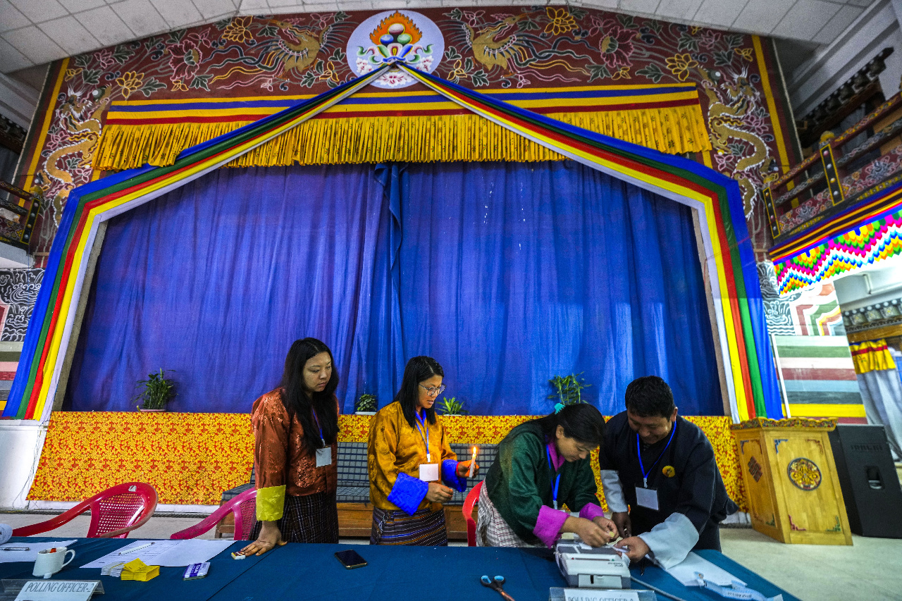 不丹展開國會決選投票 聚焦經濟議題