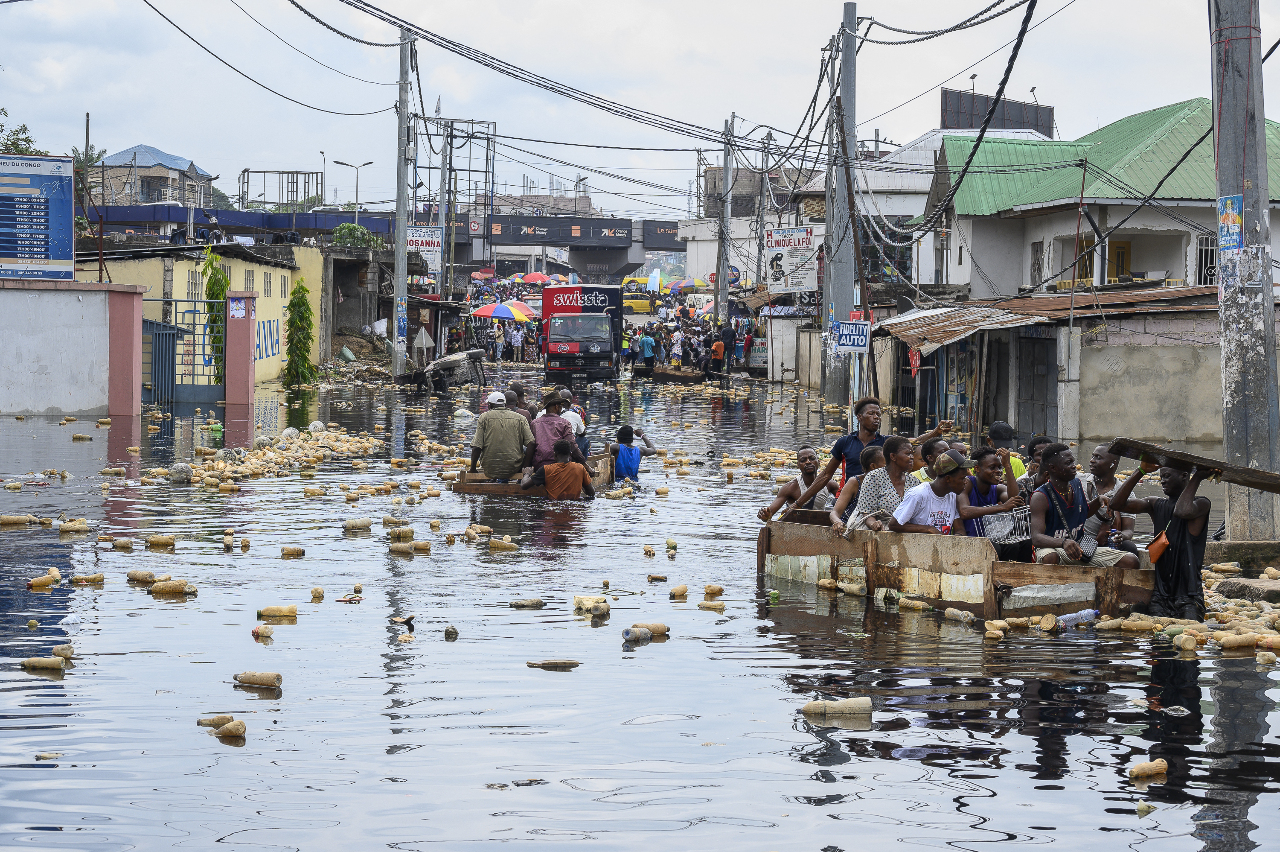 剛果河水位暴漲至逾60年高點 洪災奪300多條人命