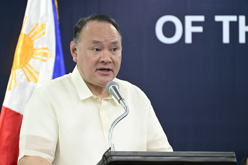 菲律賓國防部長斥責中國官員「低級下流言論」