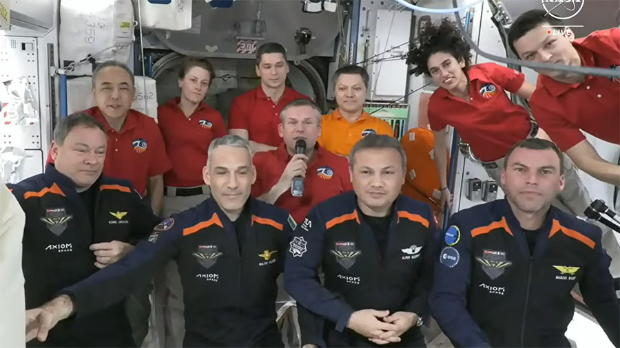 4名太空人抵達國際太空站 包括首名土耳其太空人