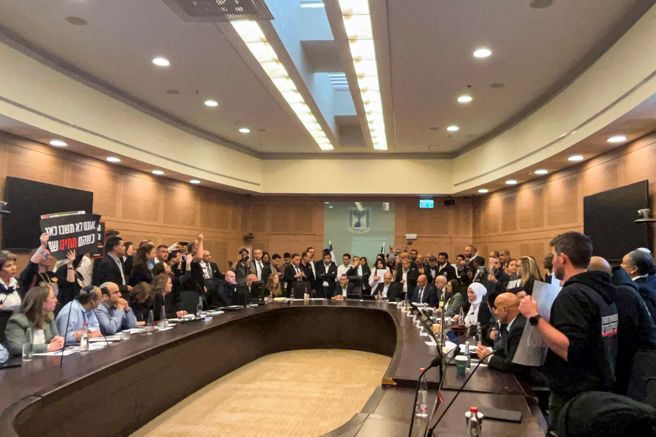要求讓人質獲釋 家屬闖以色列國會委員會會議