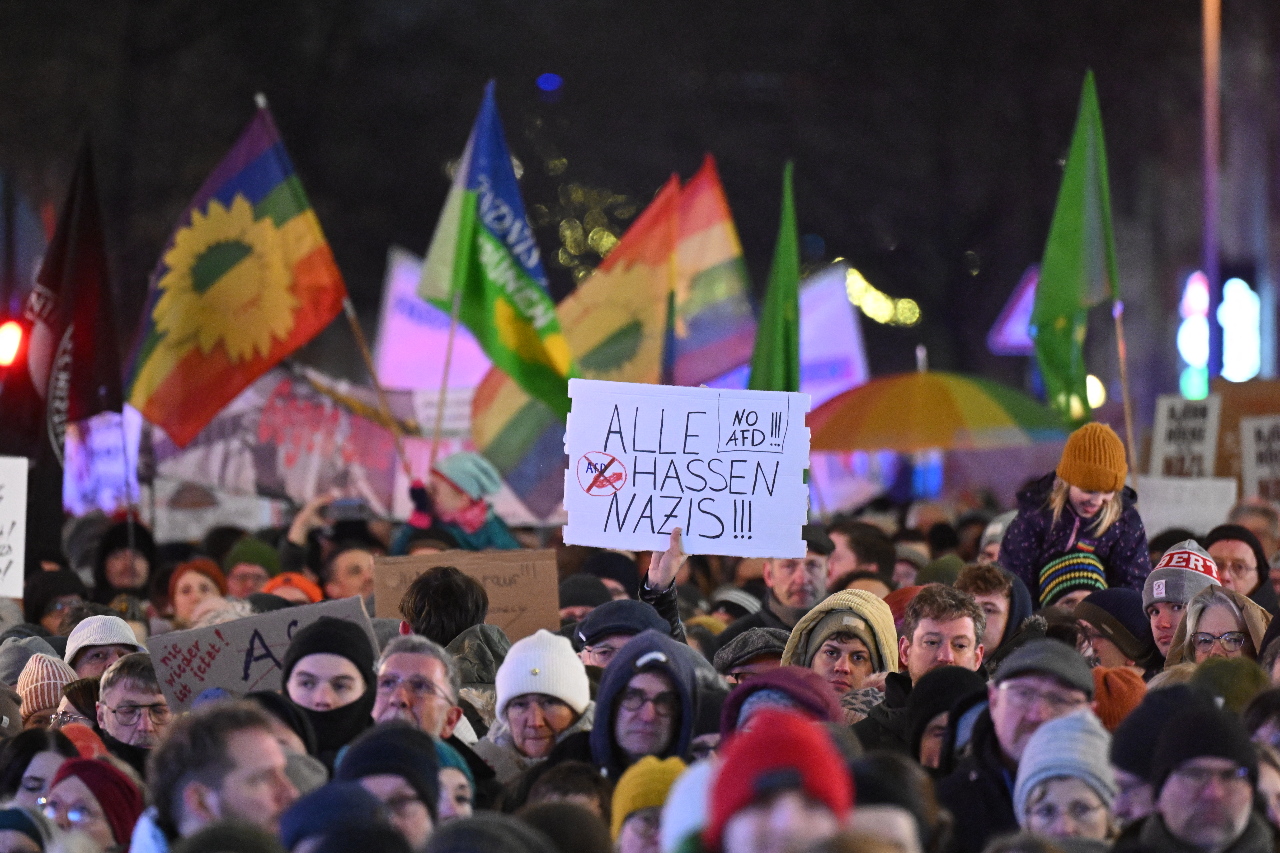 德國逾百萬人上街抗爭 反對極右派驅逐移民論