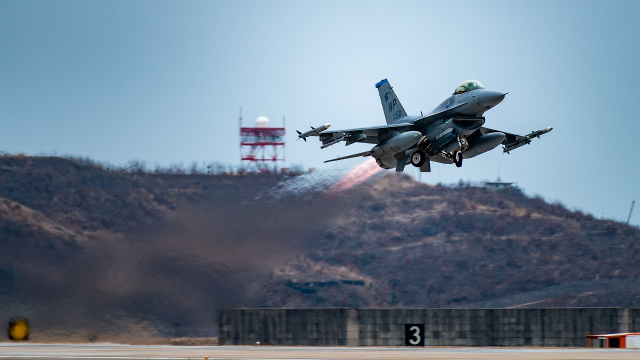 1年來第3起 美軍F-16戰機墜毀南韓外海