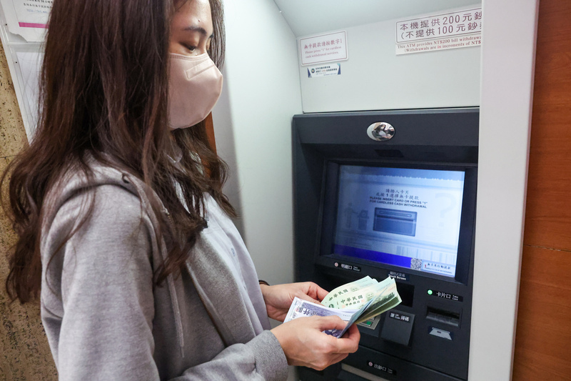 台灣每10萬人享168台ATM  為全球平均值3.28倍