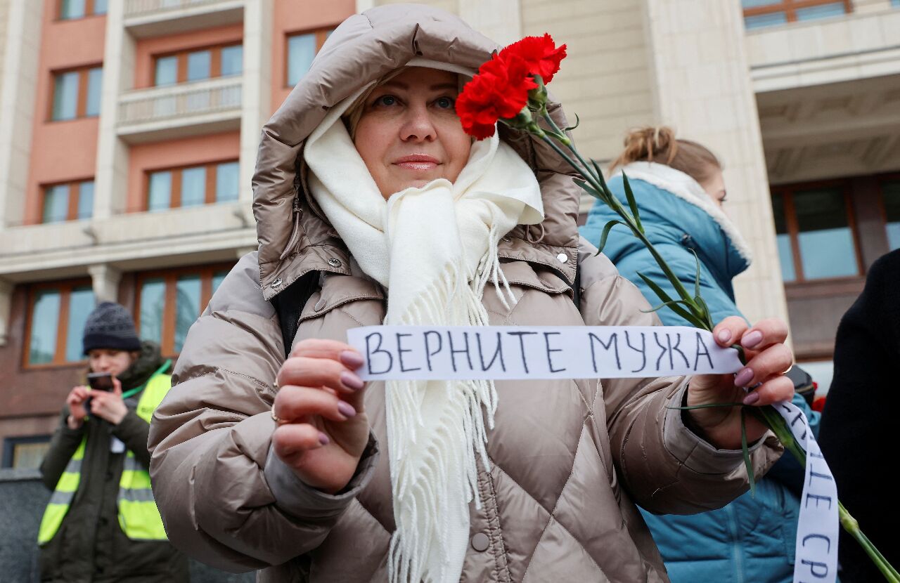 俄國妻子抗議丈夫被徵調烏戰場 20名記者採訪遭拘留