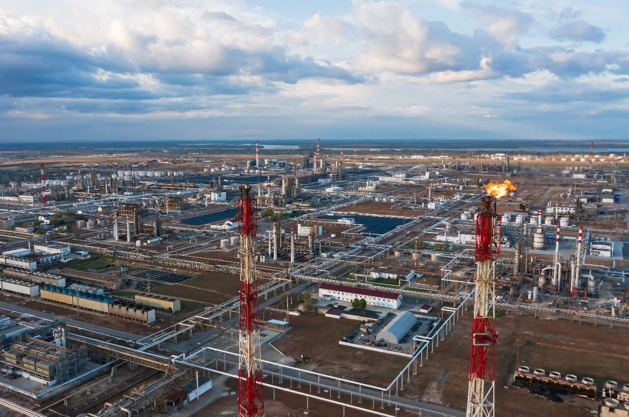 俄國南部煉油廠遭無人機攻擊起火 火勢已撲滅