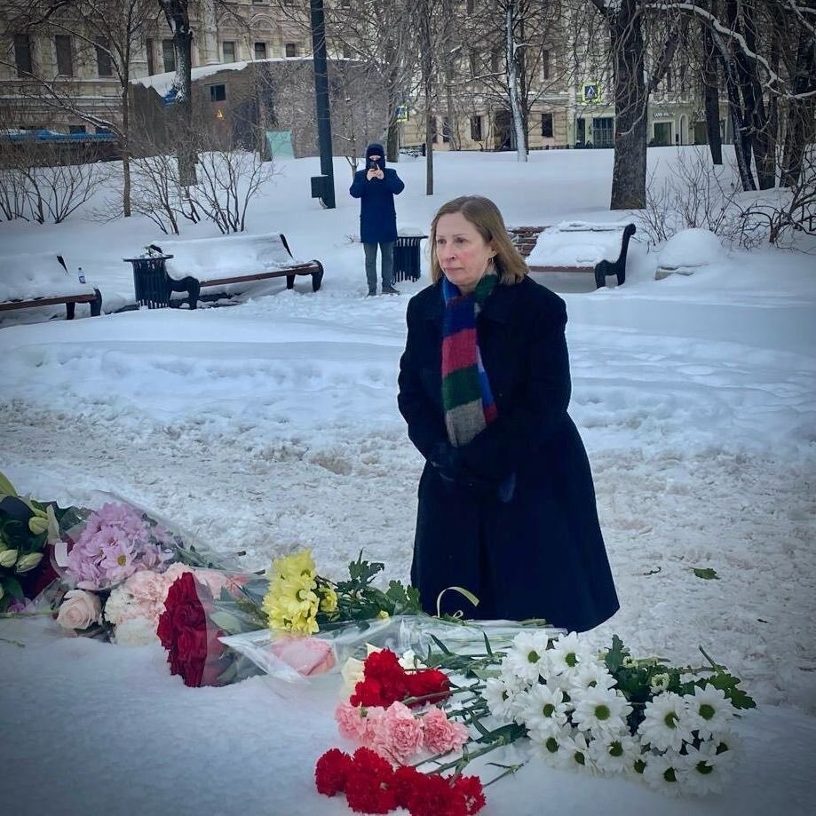 美駐俄大使悼念納瓦尼 前往臨時紀念地點致意