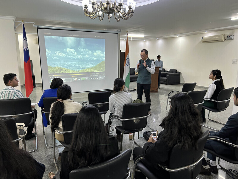 印度大學生訪代表處 對留學台灣展現興趣