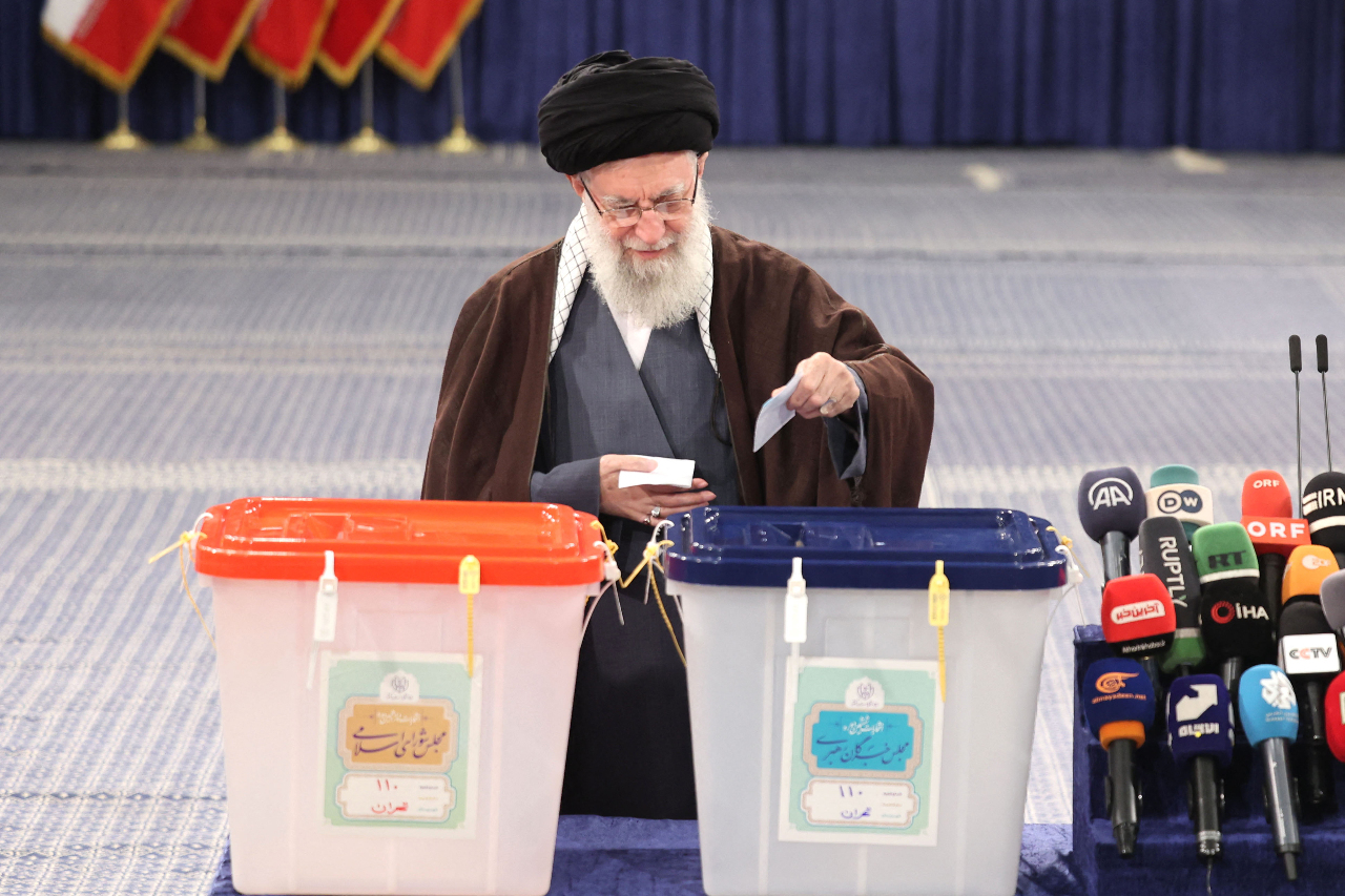 伊朗國會及專家會議選舉登場 保守派料繼續掌權
