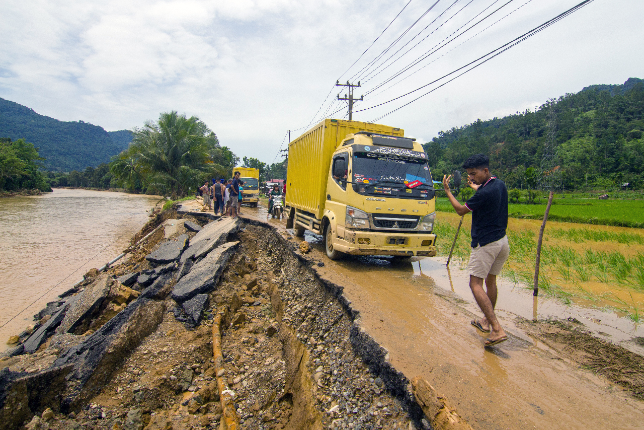 印尼洪水與土石流釀災 21死7失蹤