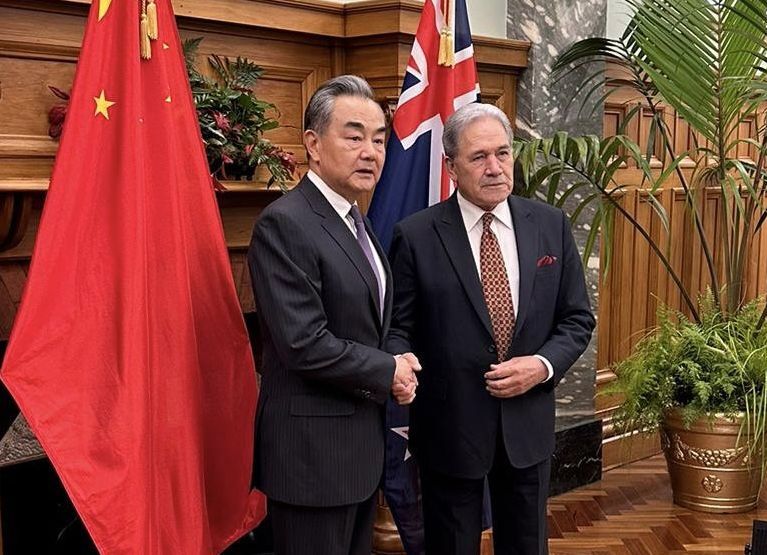 中國外長王毅展開外交攻勢 罕見訪問紐西蘭