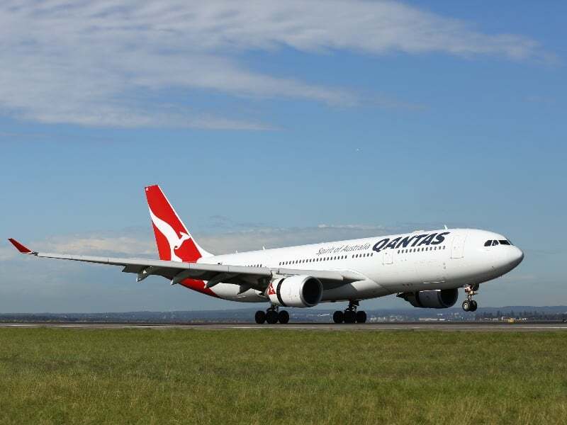 澳航空巴飛機一側傳巨響 靠單發動機平安降落