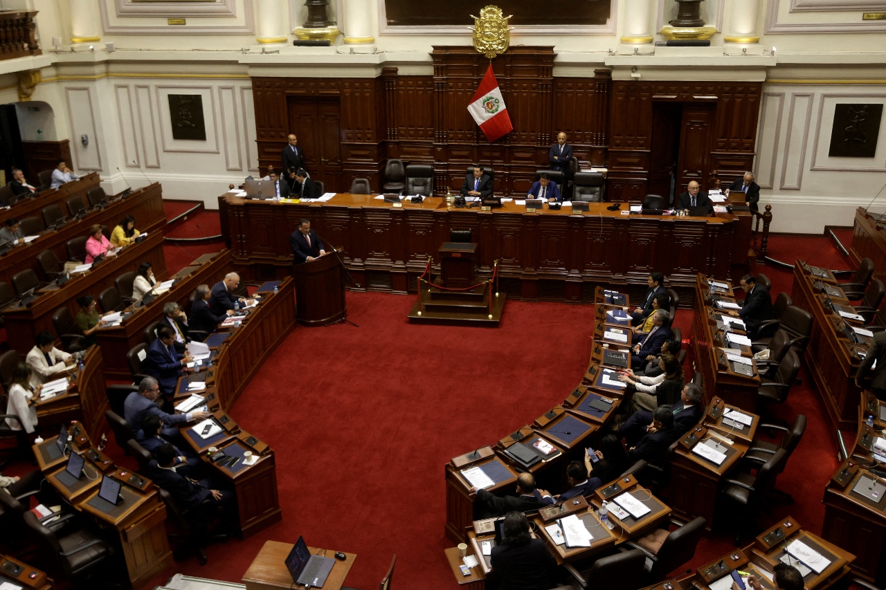 祕魯政府陷「勞力士門」醜聞 新內閣通過國會信任投票