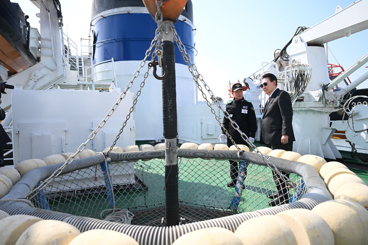 中國漁船頻闖韓海域 尹錫悅登艦視察下令堅決應對