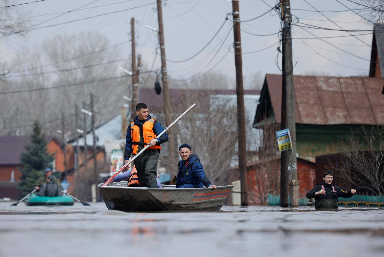 河川水位進一步升高 俄國哈薩克持續與創紀錄洪水奮戰