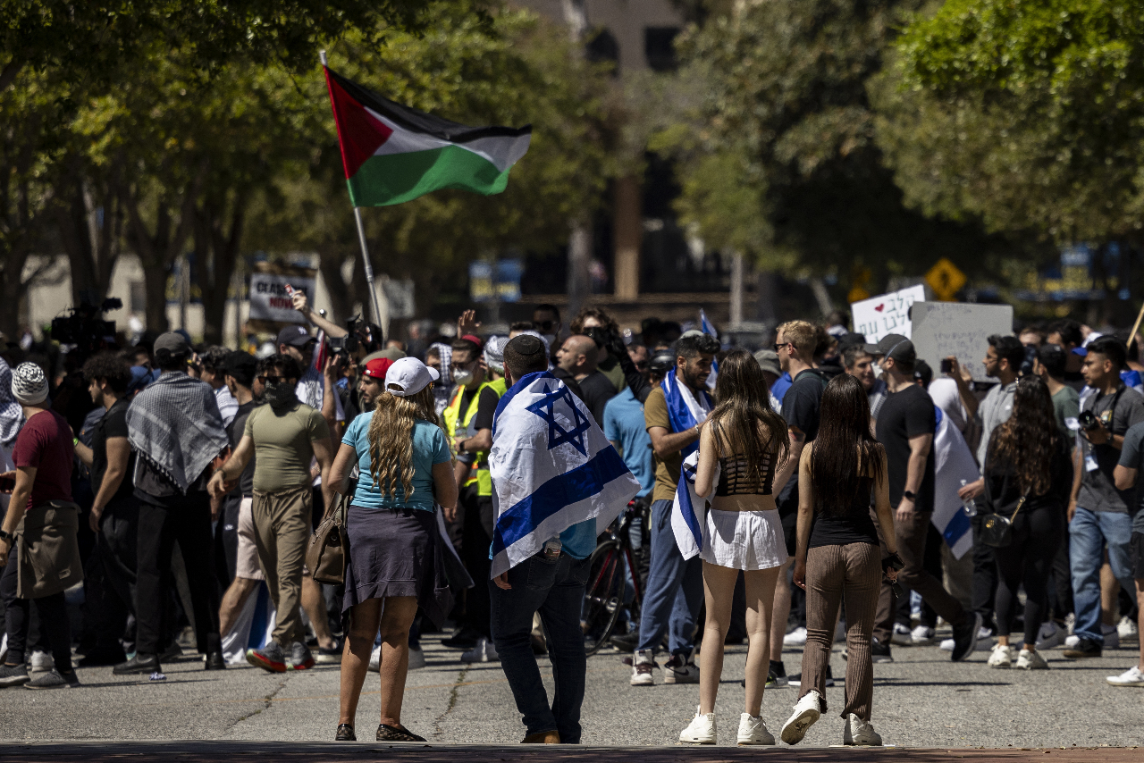 美大學生挺巴勒斯坦抗爭持續 UCLA正反兩派爆小衝突